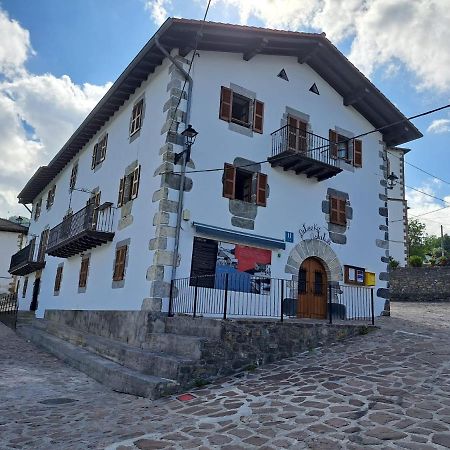 Posada De Oitz Oiz Buitenkant foto