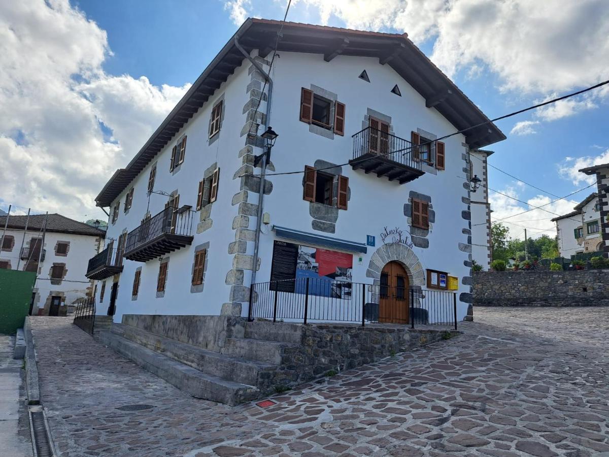 Posada De Oitz Oiz Buitenkant foto