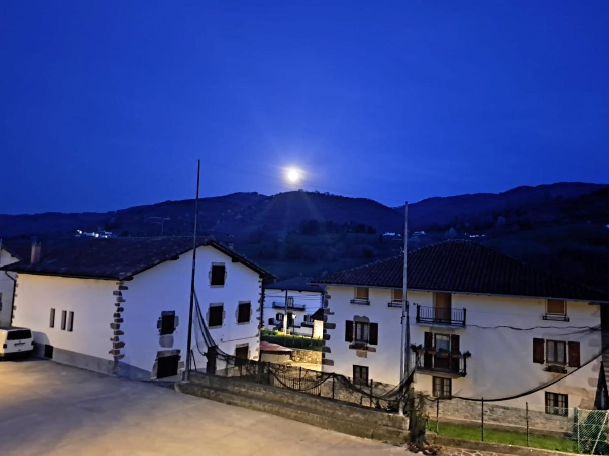 Posada De Oitz Oiz Buitenkant foto